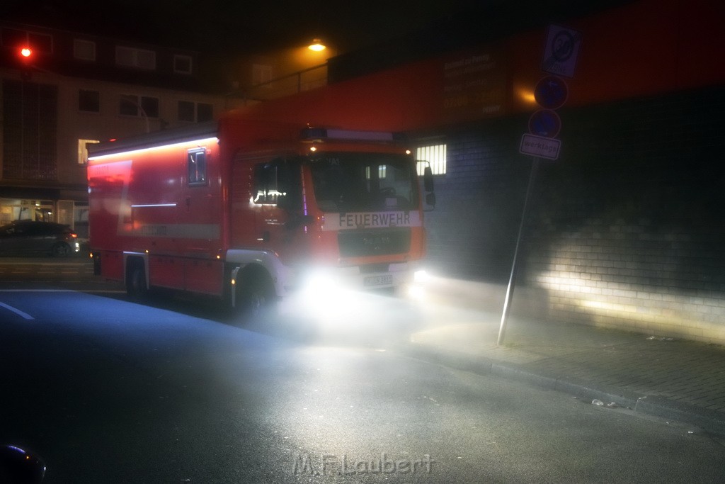 Feuer Papp Presscontainer Koeln Hoehenberg Bochumerstr P131.JPG - Miklos Laubert